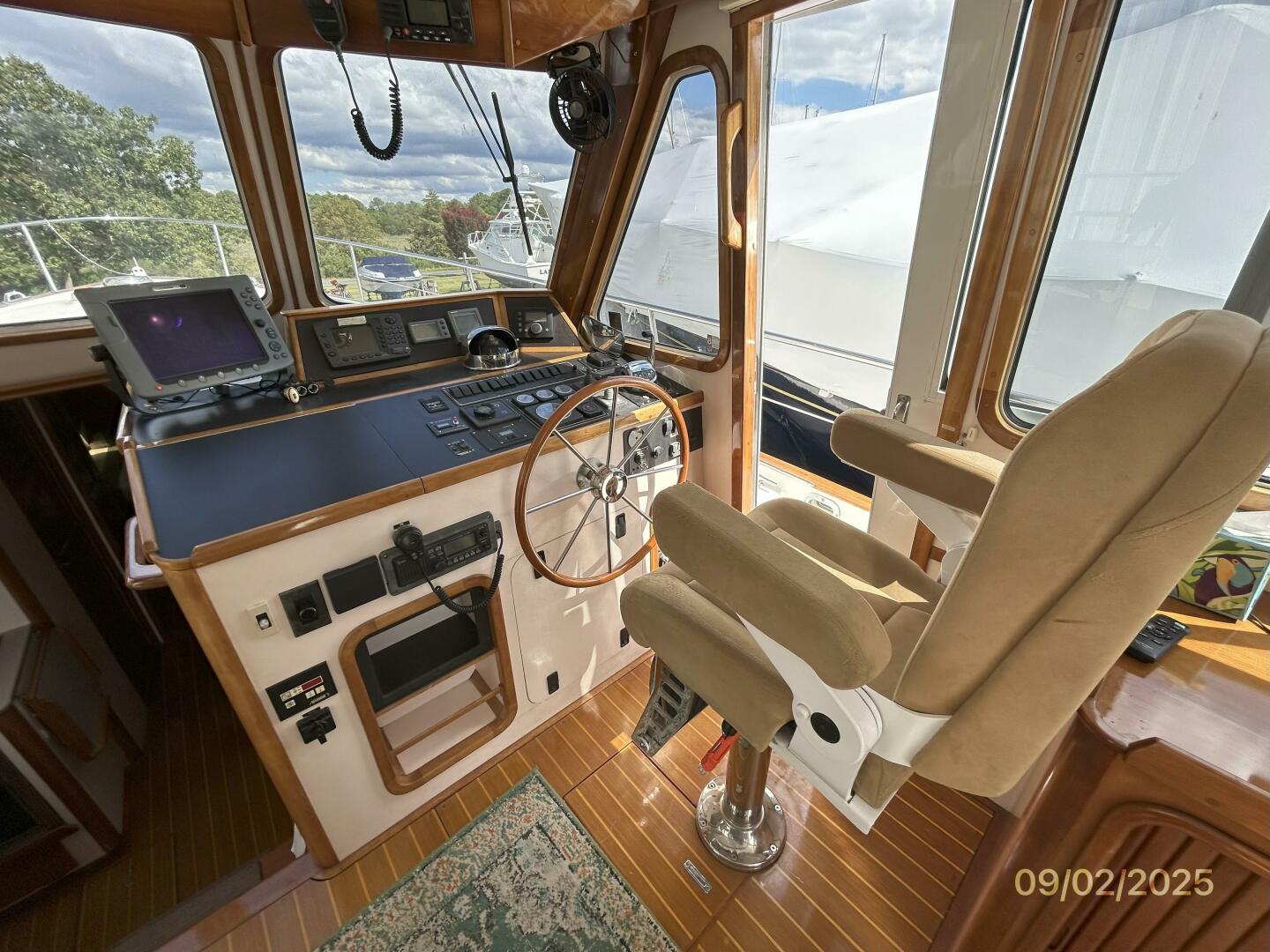 40' Legacy lower helm1