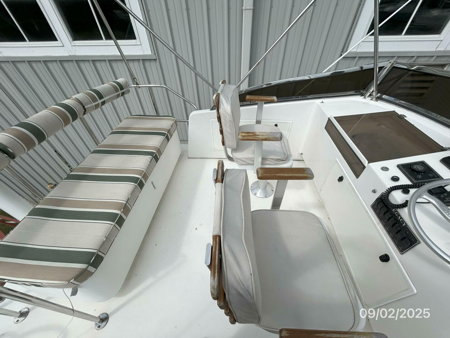 40' Legacy flybridge port