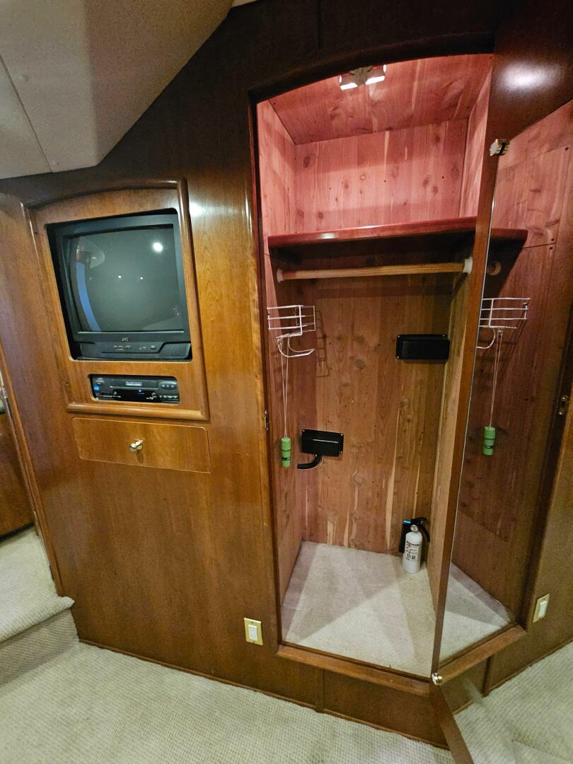 53ft Carver Yacht For Sale