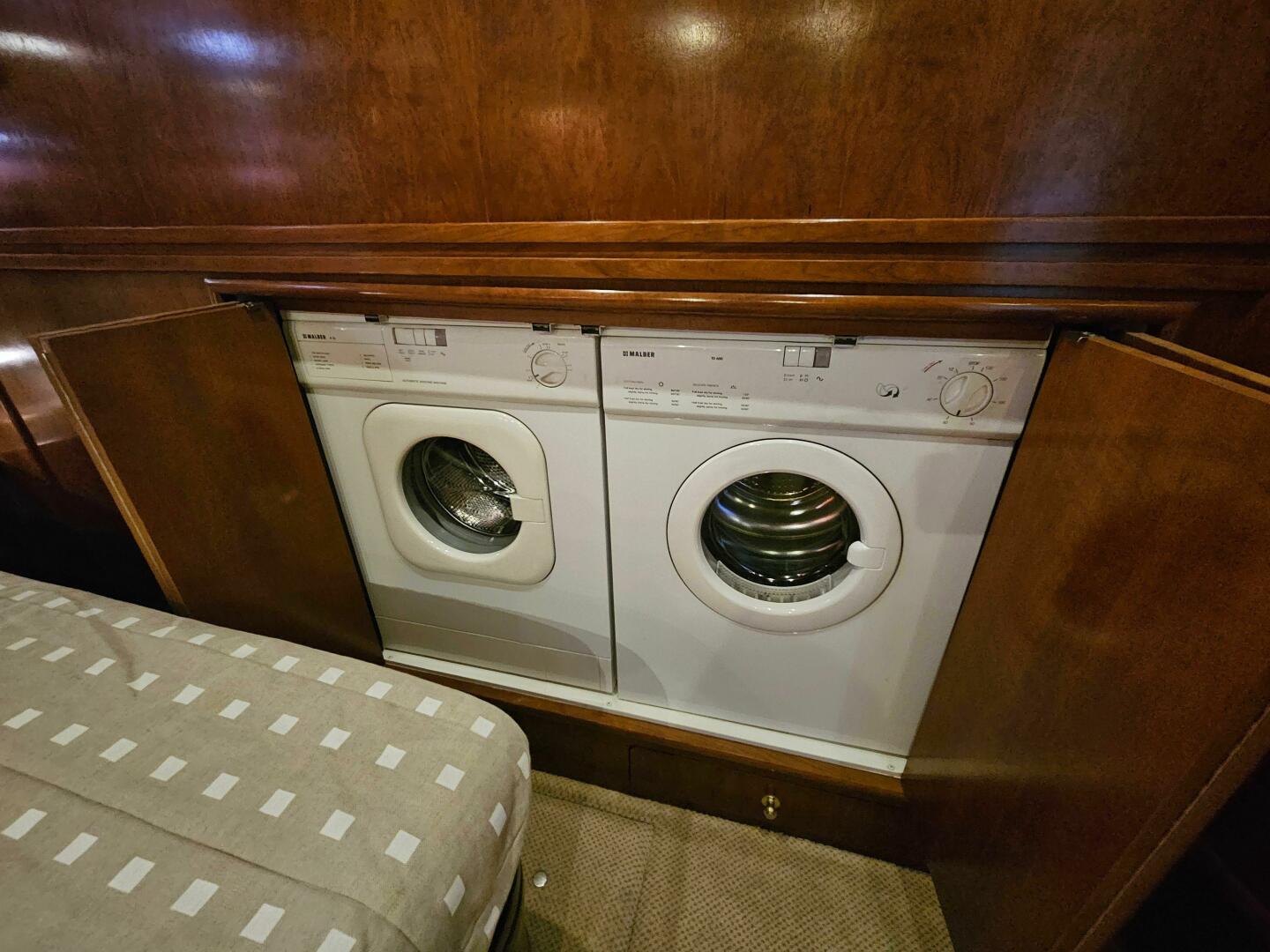 53ft Carver Yacht For Sale