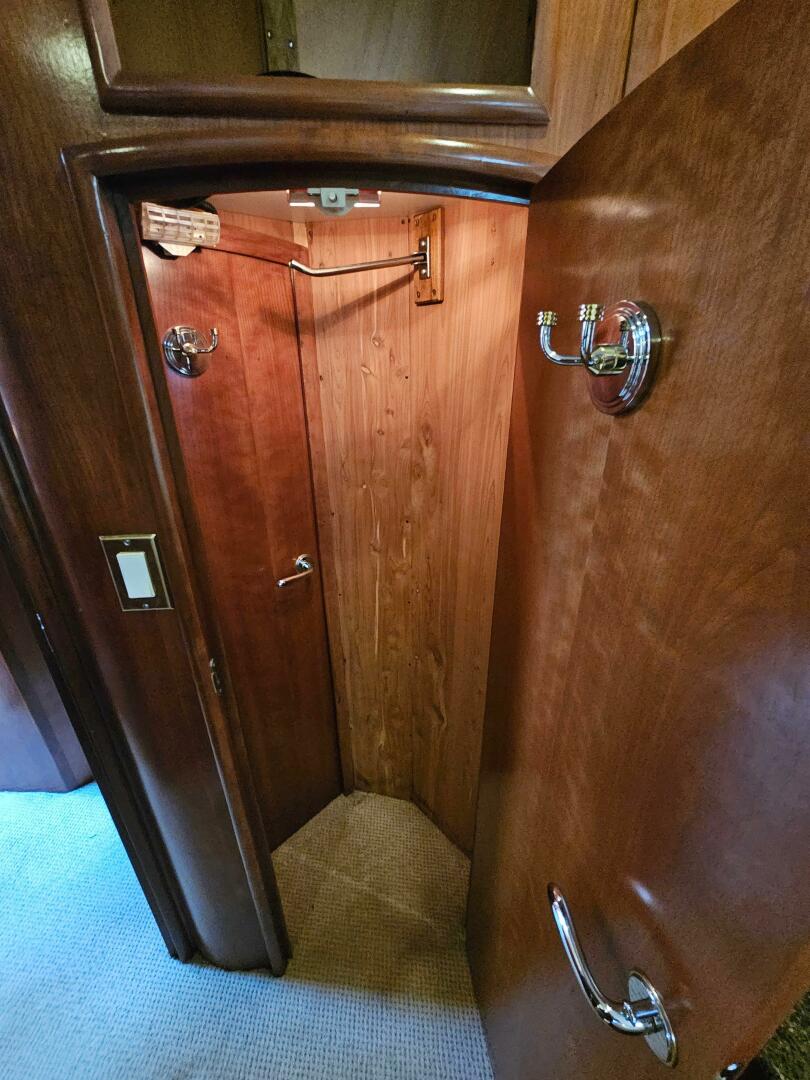 53ft Carver Yacht For Sale