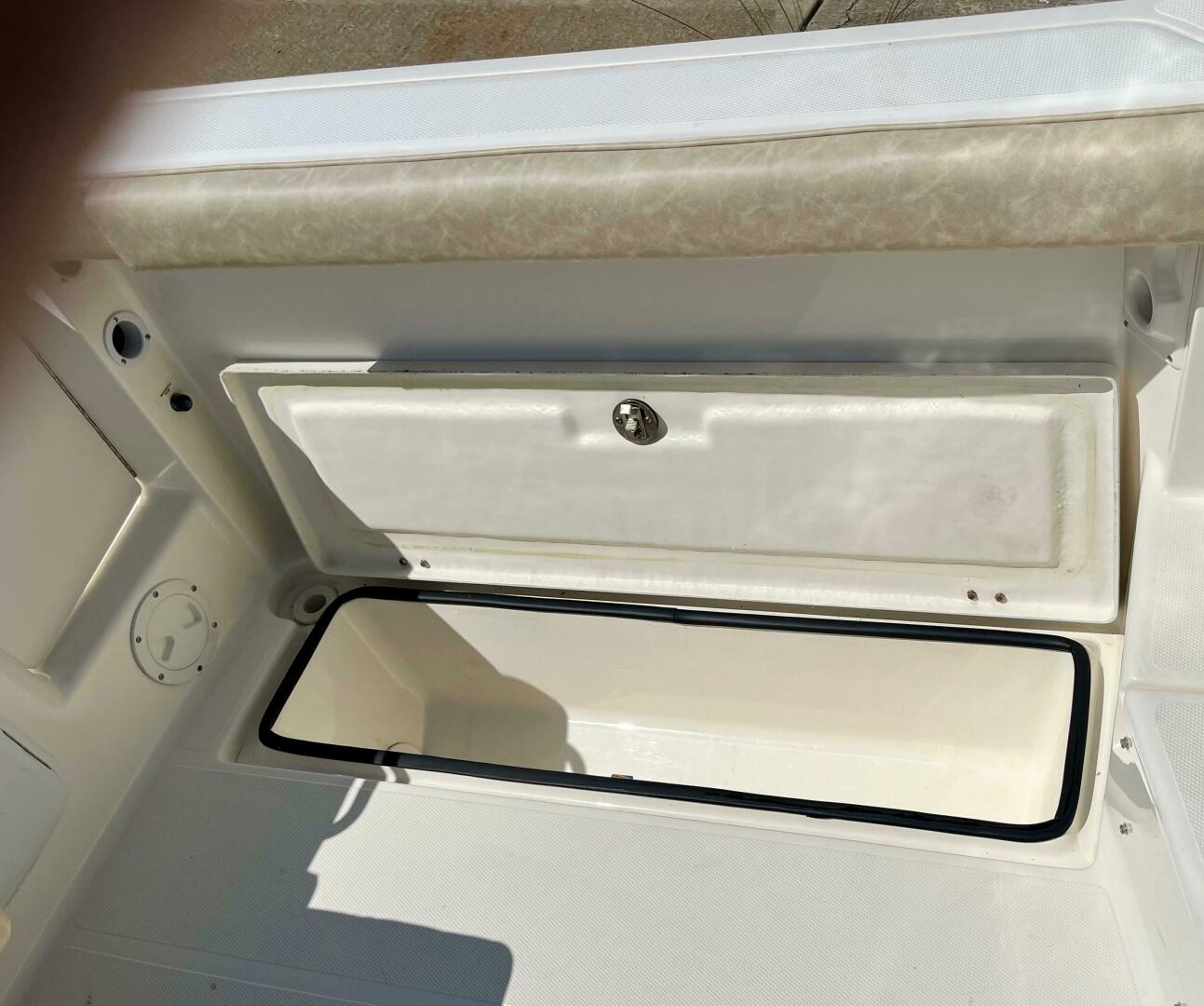 Empty Nest 26ft Seaswirl Striper Yacht For Sale