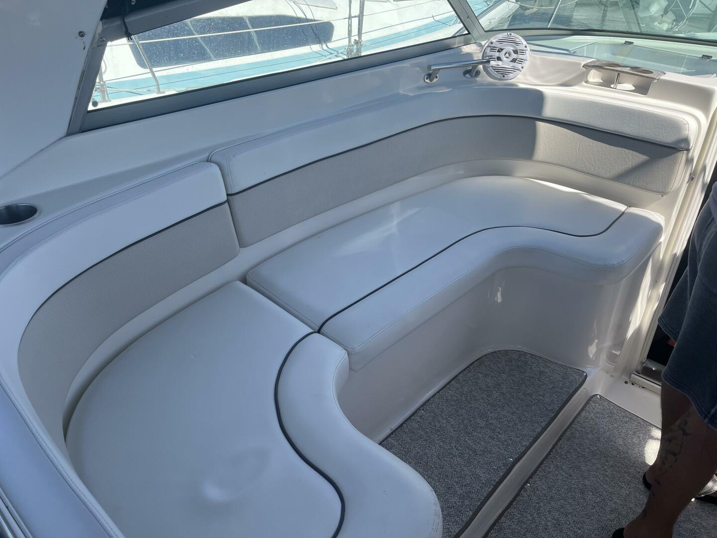 32ft Rinker Yacht For Sale