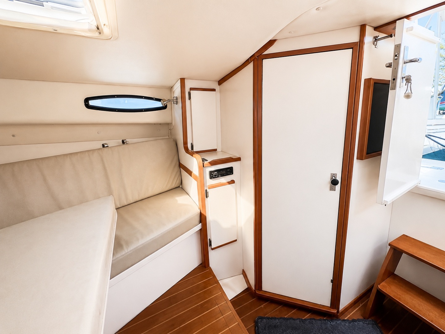 Escapade 29ft Blackfin Yacht For Sale