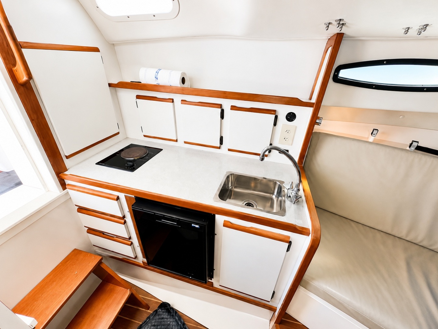 Escapade 29ft Blackfin Yacht For Sale