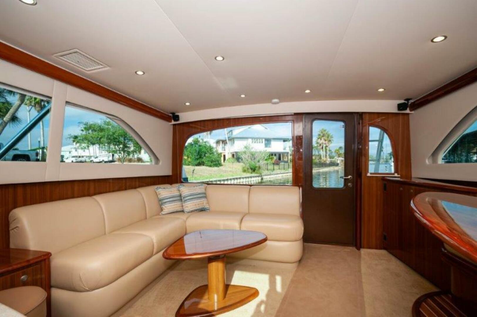 2012 Viking 42 Convertible  Salon 1