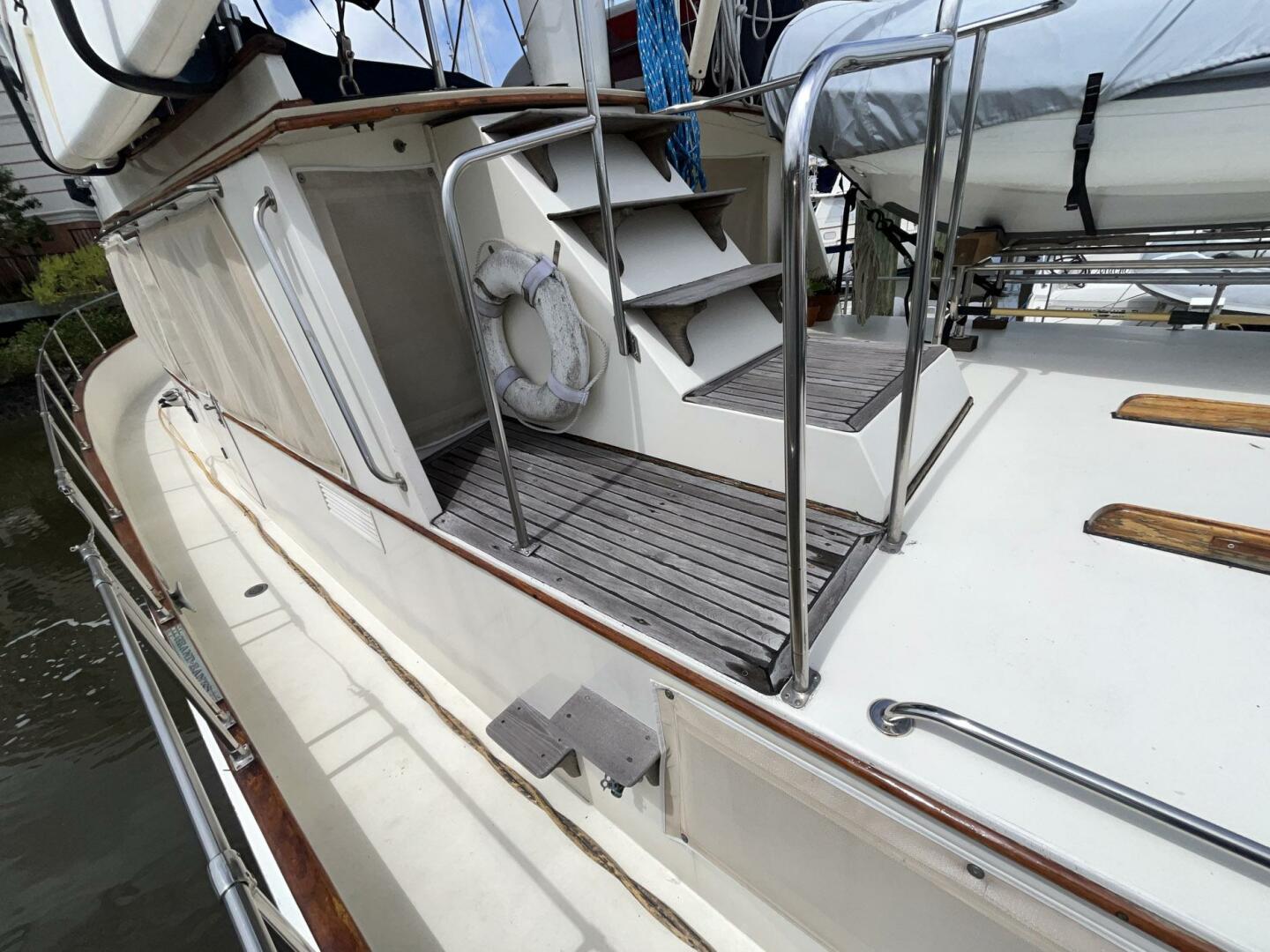 Chosen Sun 42ft Grand Banks Yacht For Sale