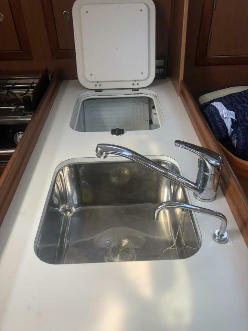 Chocolatero 33ft Beneteau Yacht For Sale