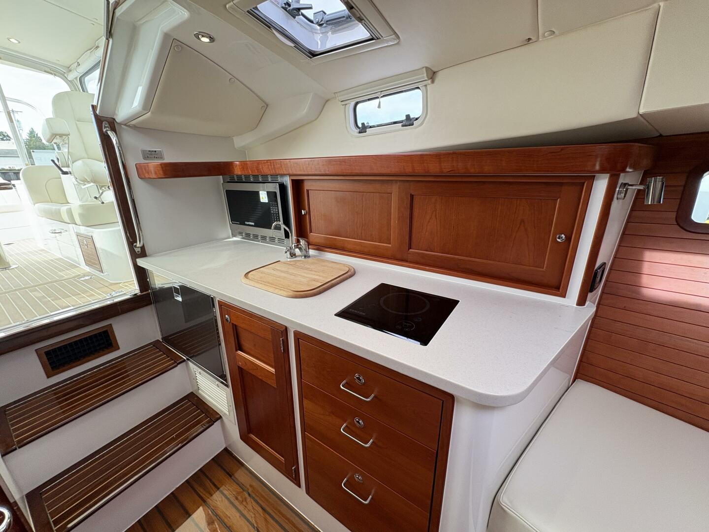 Eagle III 35ft MJM Yacht For Sale