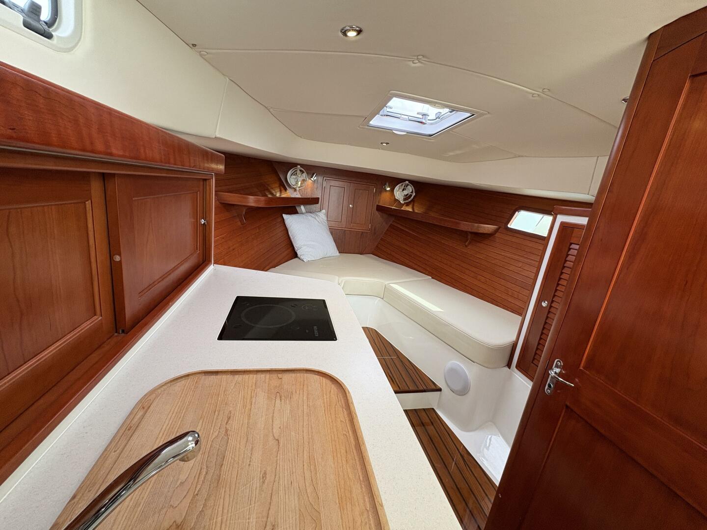 Eagle III 35ft MJM Yacht For Sale
