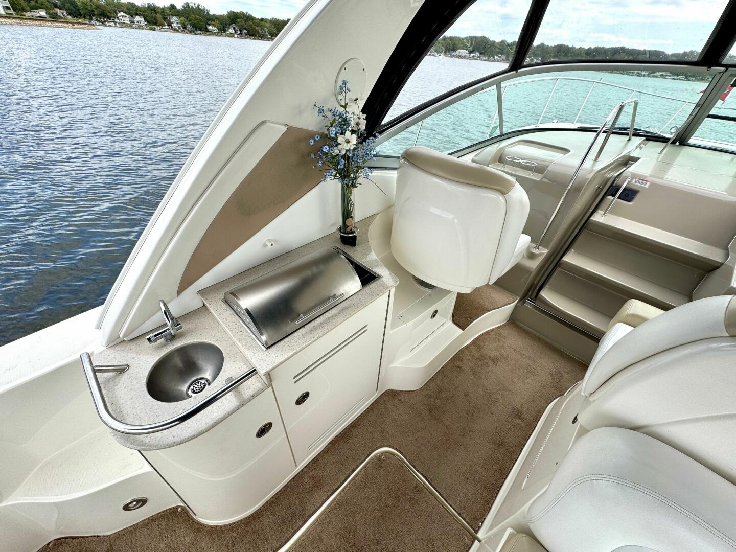 33ft Sea Ray Yacht For Sale