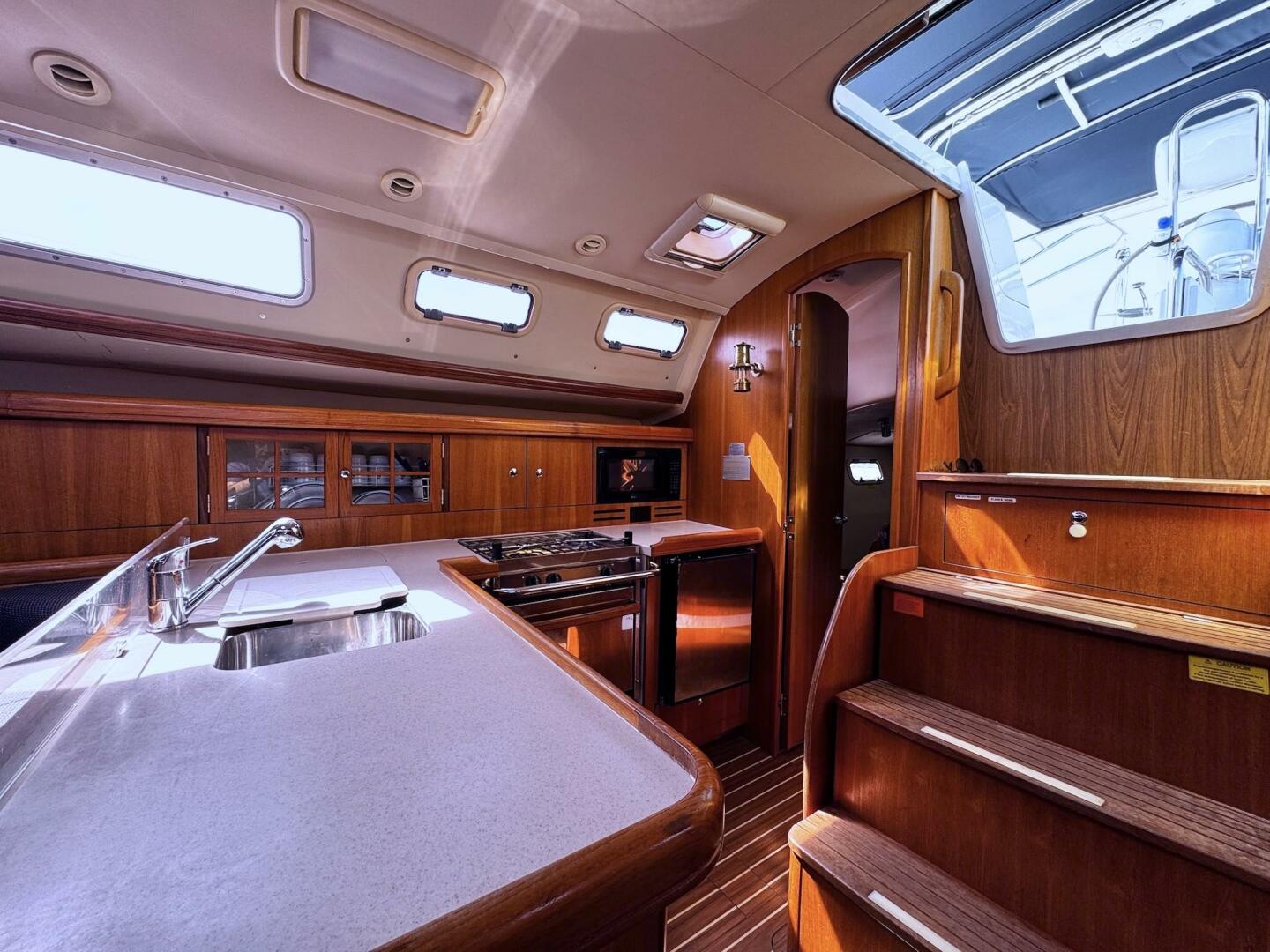 Vivez 38ft Hunter Yacht For Sale