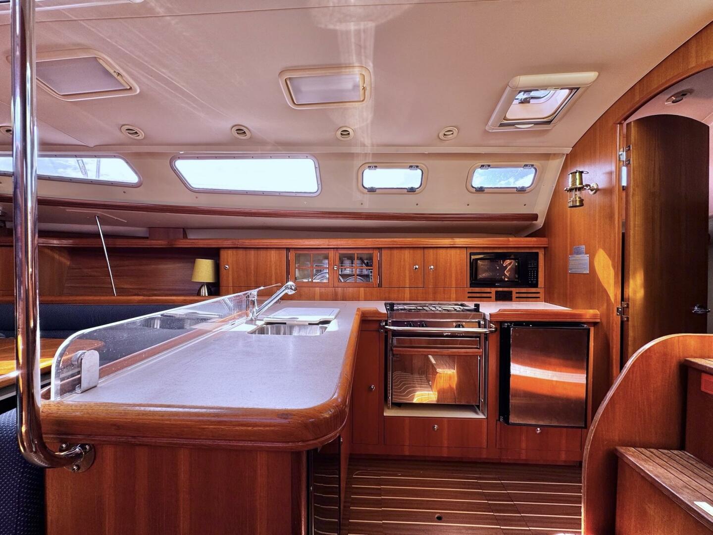 Vivez 38ft Hunter Yacht For Sale
