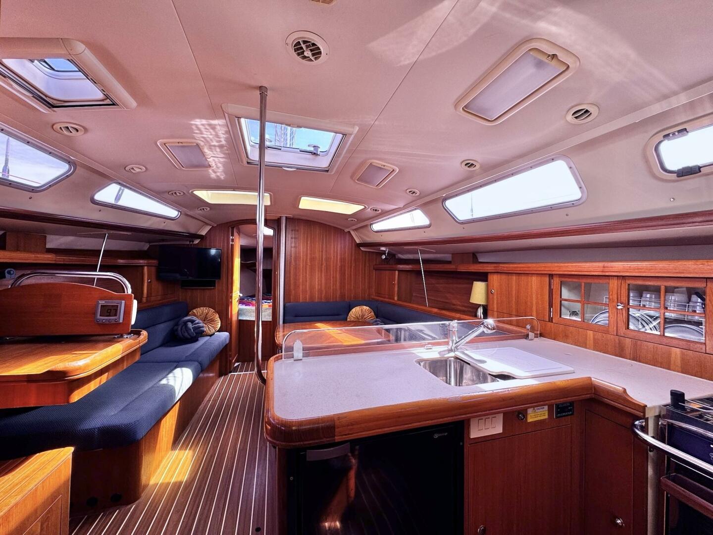 Vivez 38ft Hunter Yacht For Sale