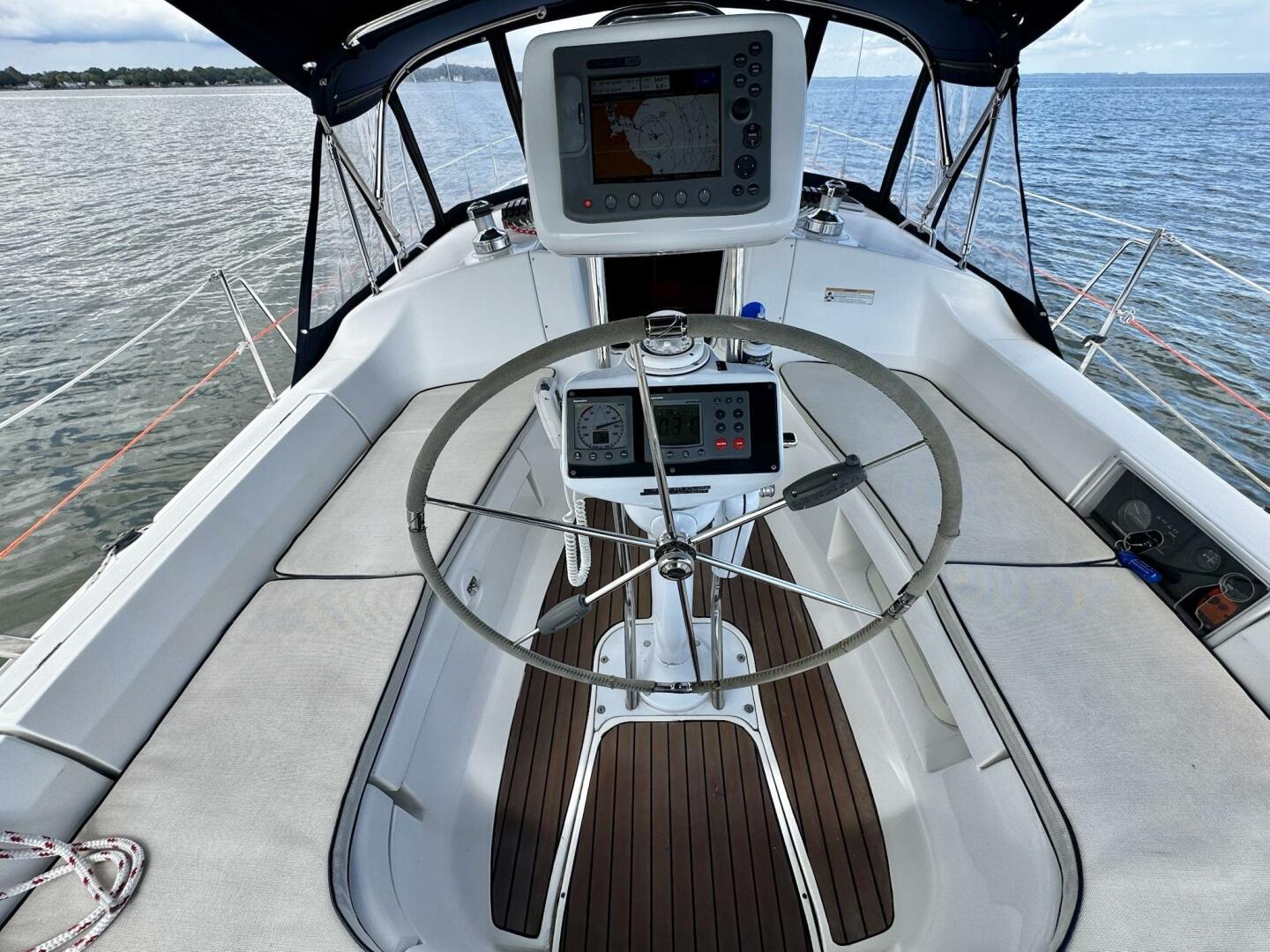 Vivez 38ft Hunter Yacht For Sale