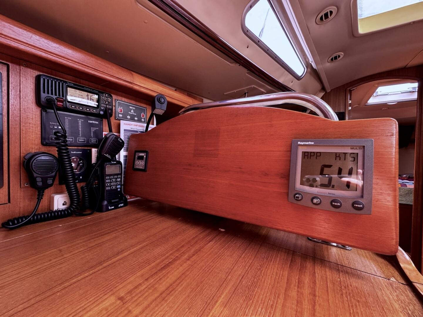 Vivez 38ft Hunter Yacht For Sale