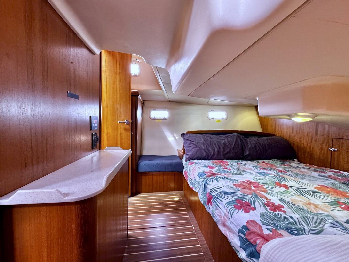 Vivez 38ft Hunter Yacht For Sale