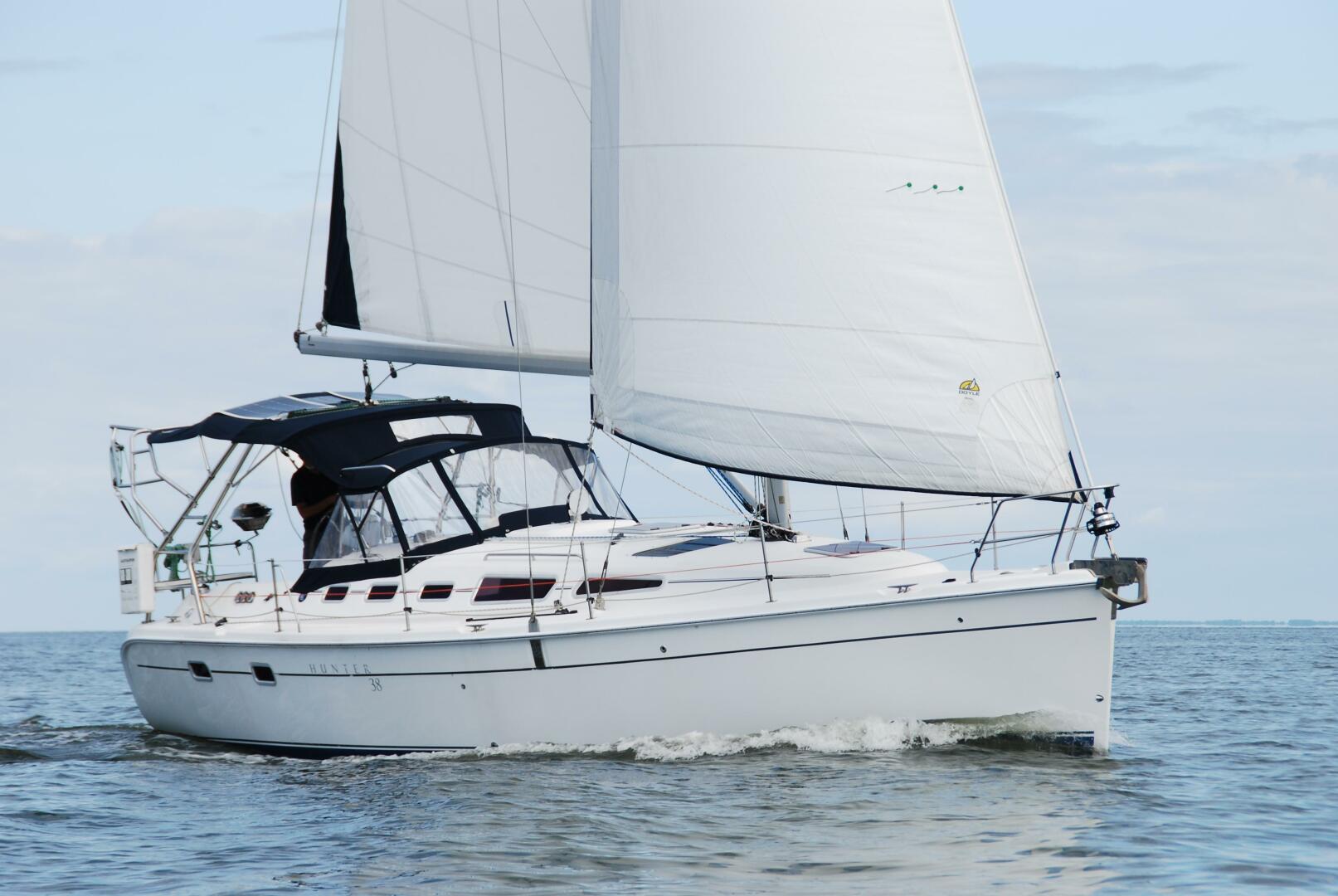 Vivez 38ft Hunter Yacht For Sale