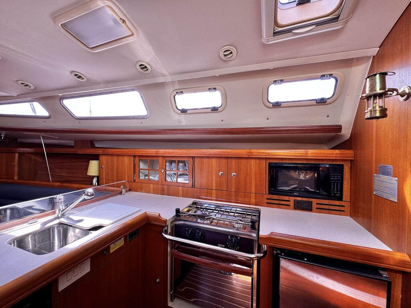 Vivez 38ft Hunter Yacht For Sale