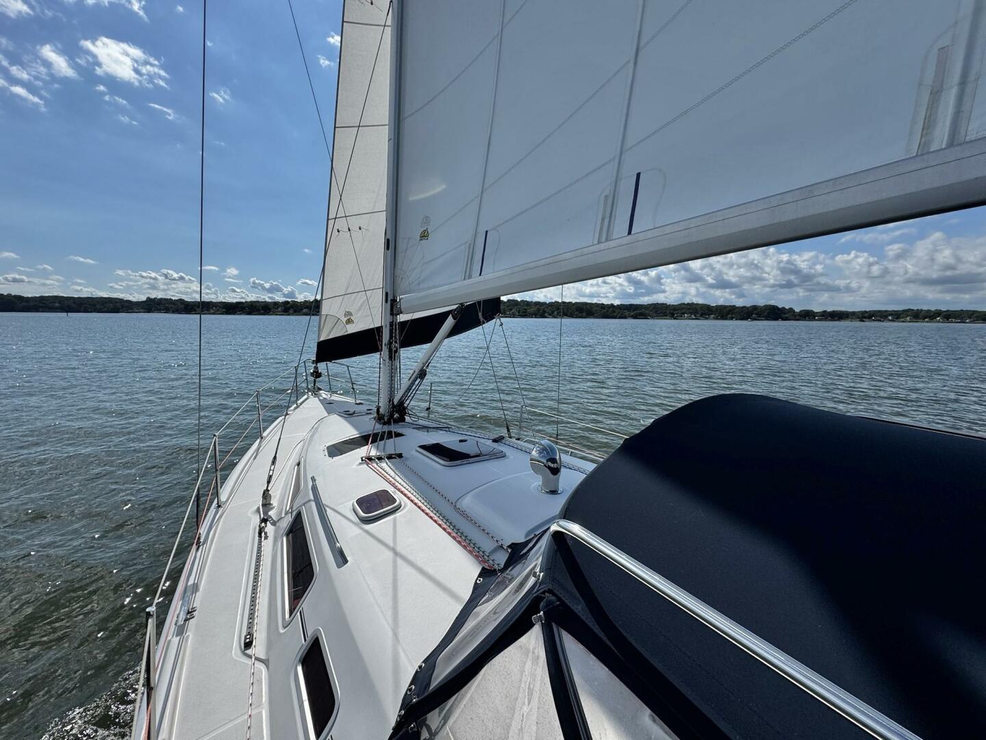 Vivez 38ft Hunter Yacht For Sale