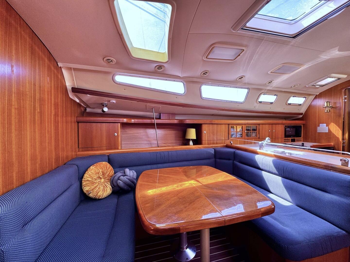 Vivez 38ft Hunter Yacht For Sale