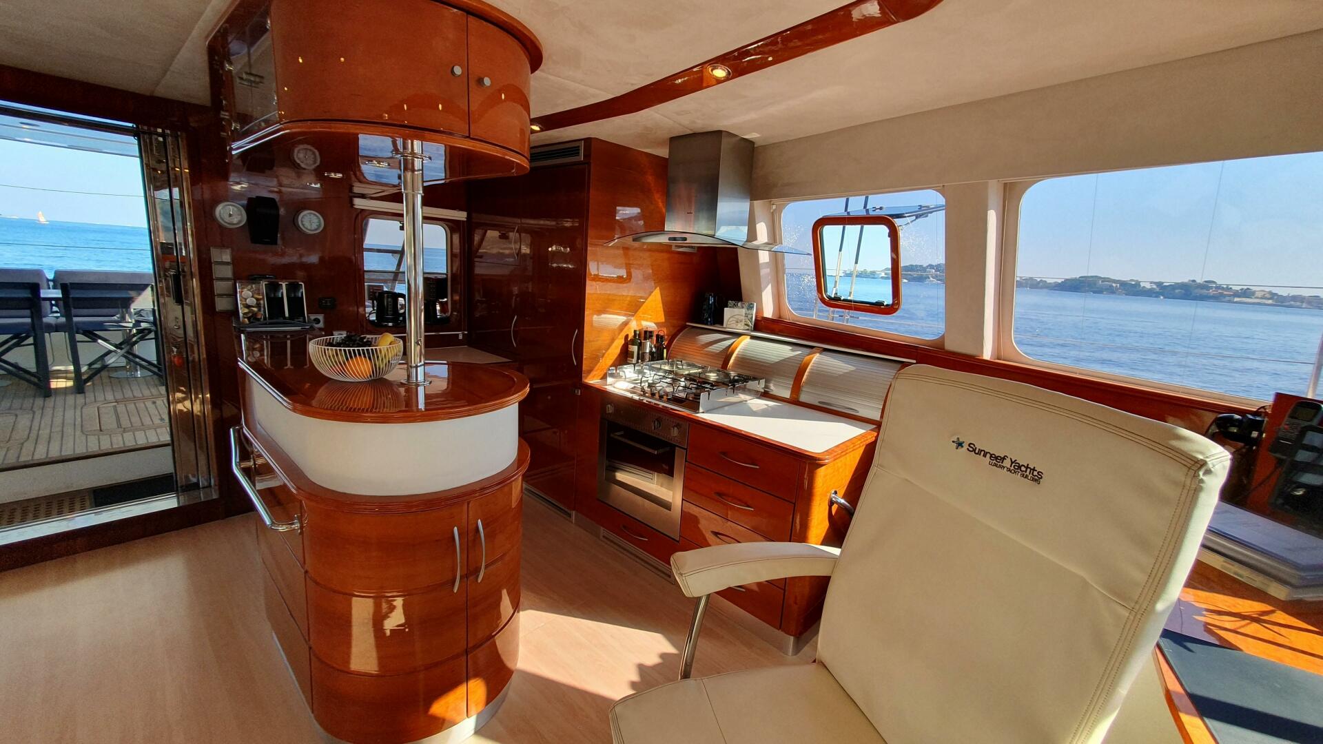 06 Galley Salon 20230929_152716 1