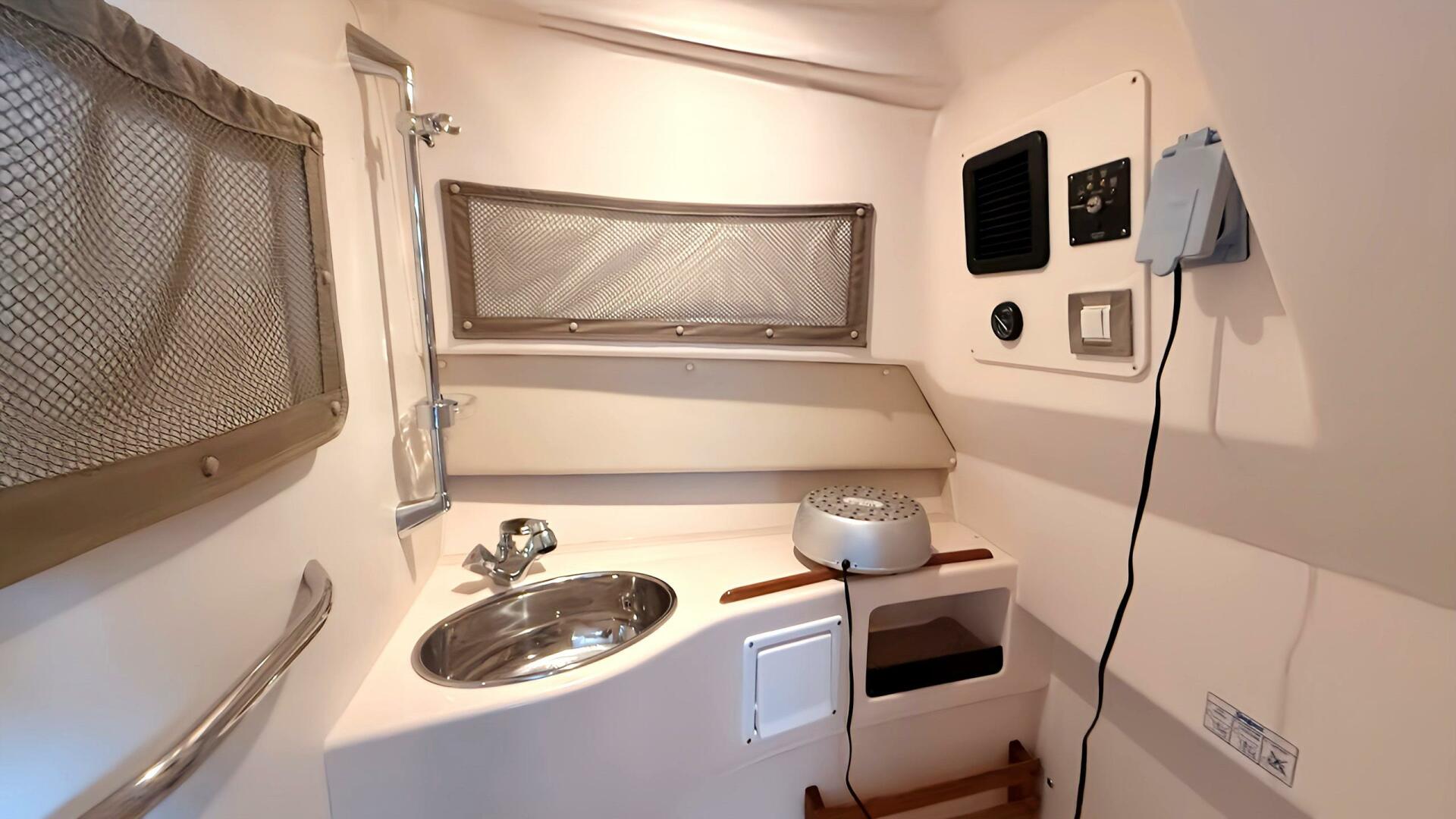 30ft Grady White Yacht For Sale