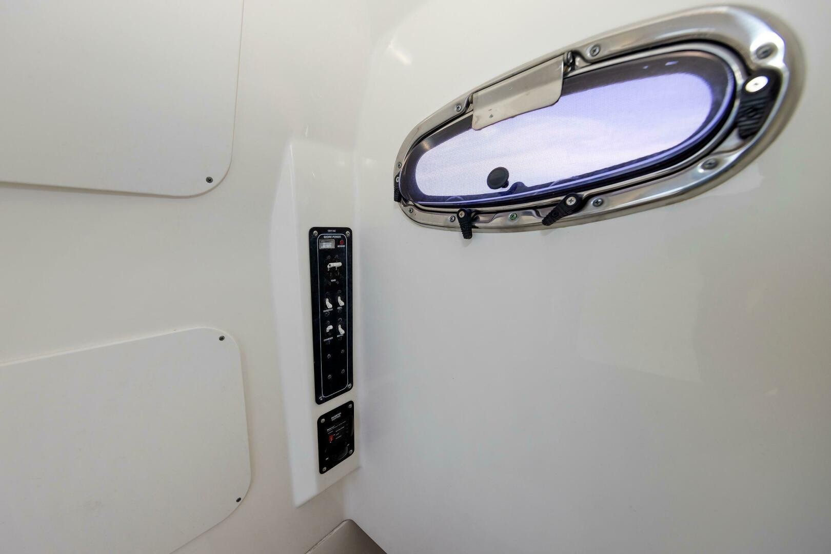 Murphy s Law 33ft Boston Whaler Yacht For Sale
