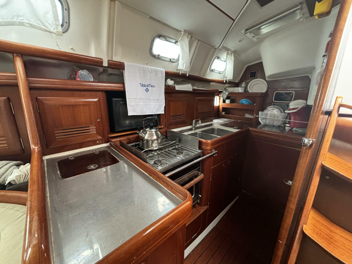 Table 4 Two 42ft Beneteau Yacht For Sale