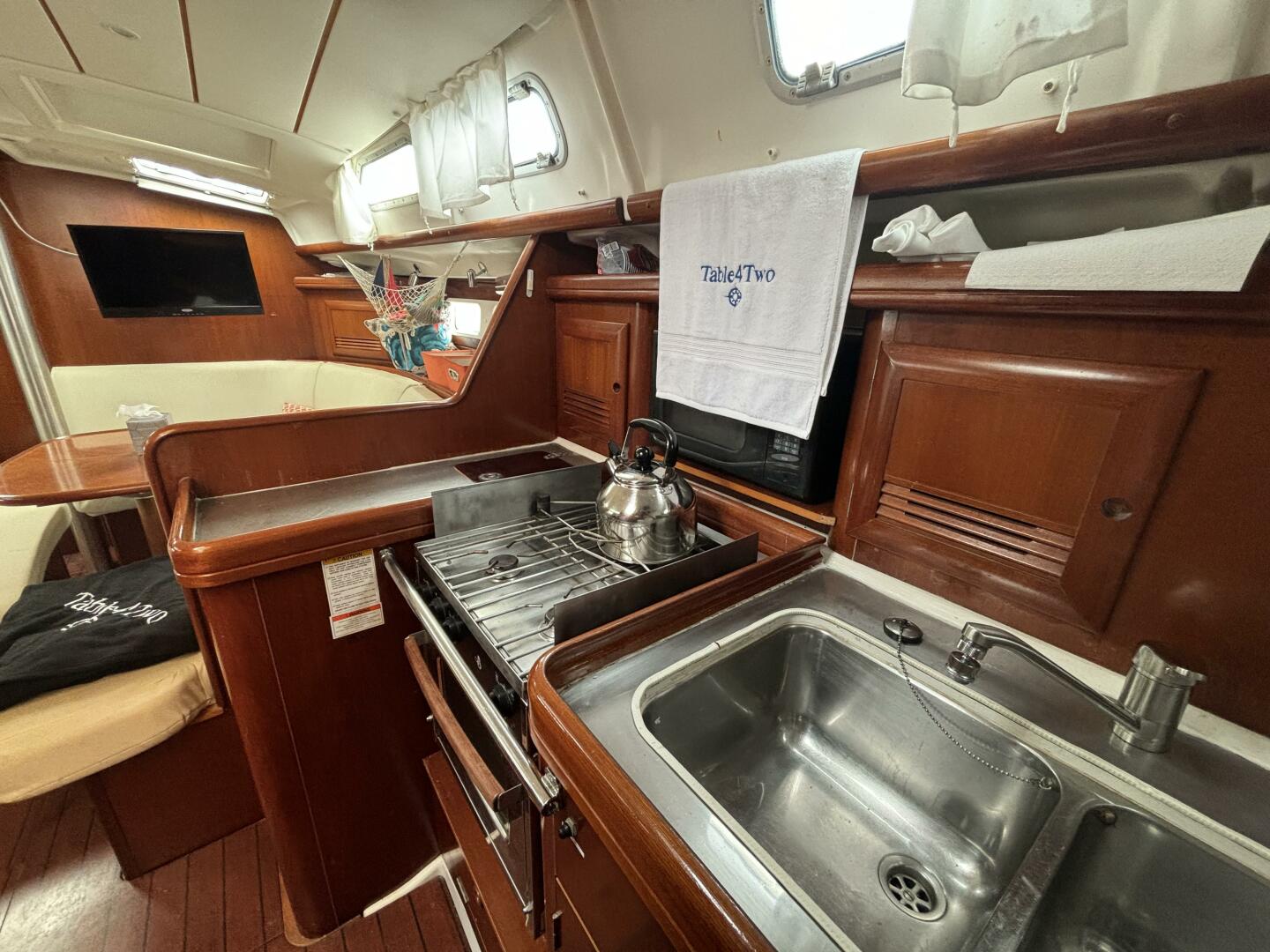 Table 4 Two 42ft Beneteau Yacht For Sale