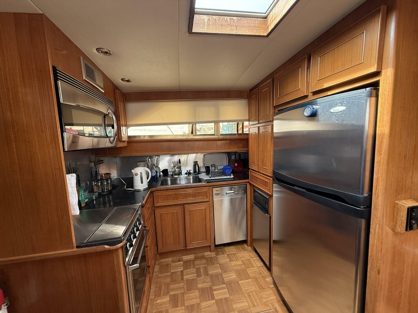 Qui Si Sana 52ft Jefferson Yacht For Sale