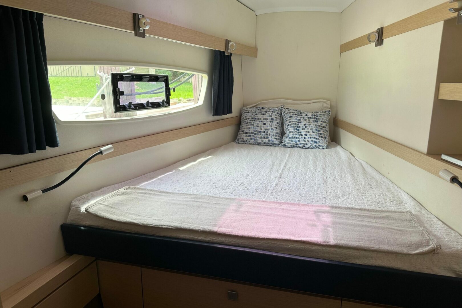 2017-fountaine-pajot-lucia-40-sail-9941108-20250916122154429