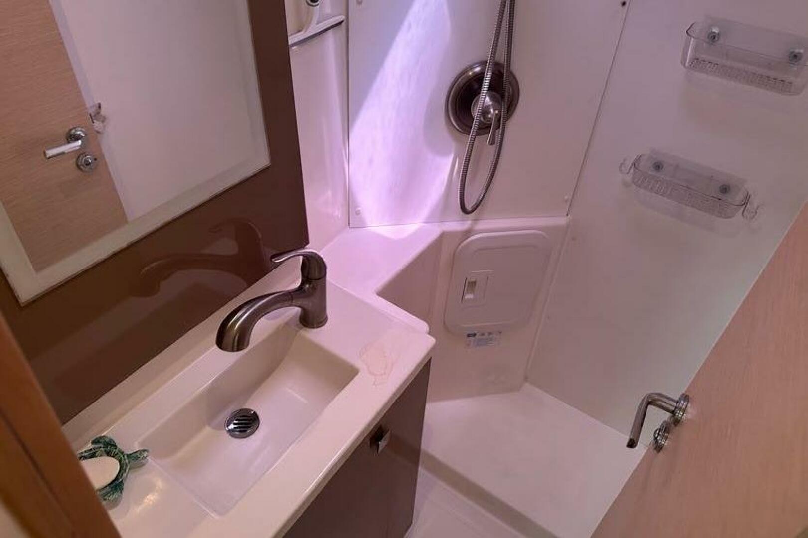 2017-fountaine-pajot-lucia-40-sail-9941108-20250910091826925