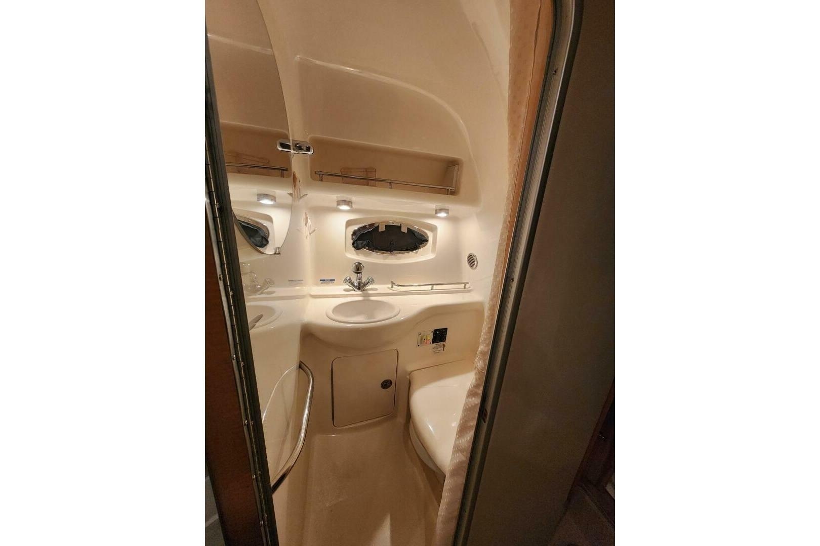 Clean Getaway 31ft Chaparral Yacht For Sale