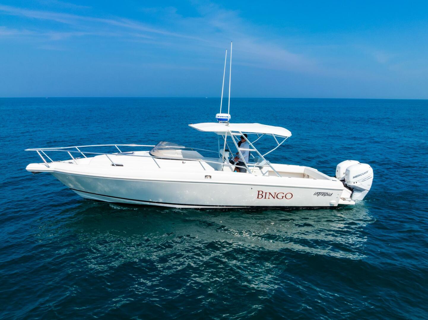 33ft Intrepid Yacht For Sale