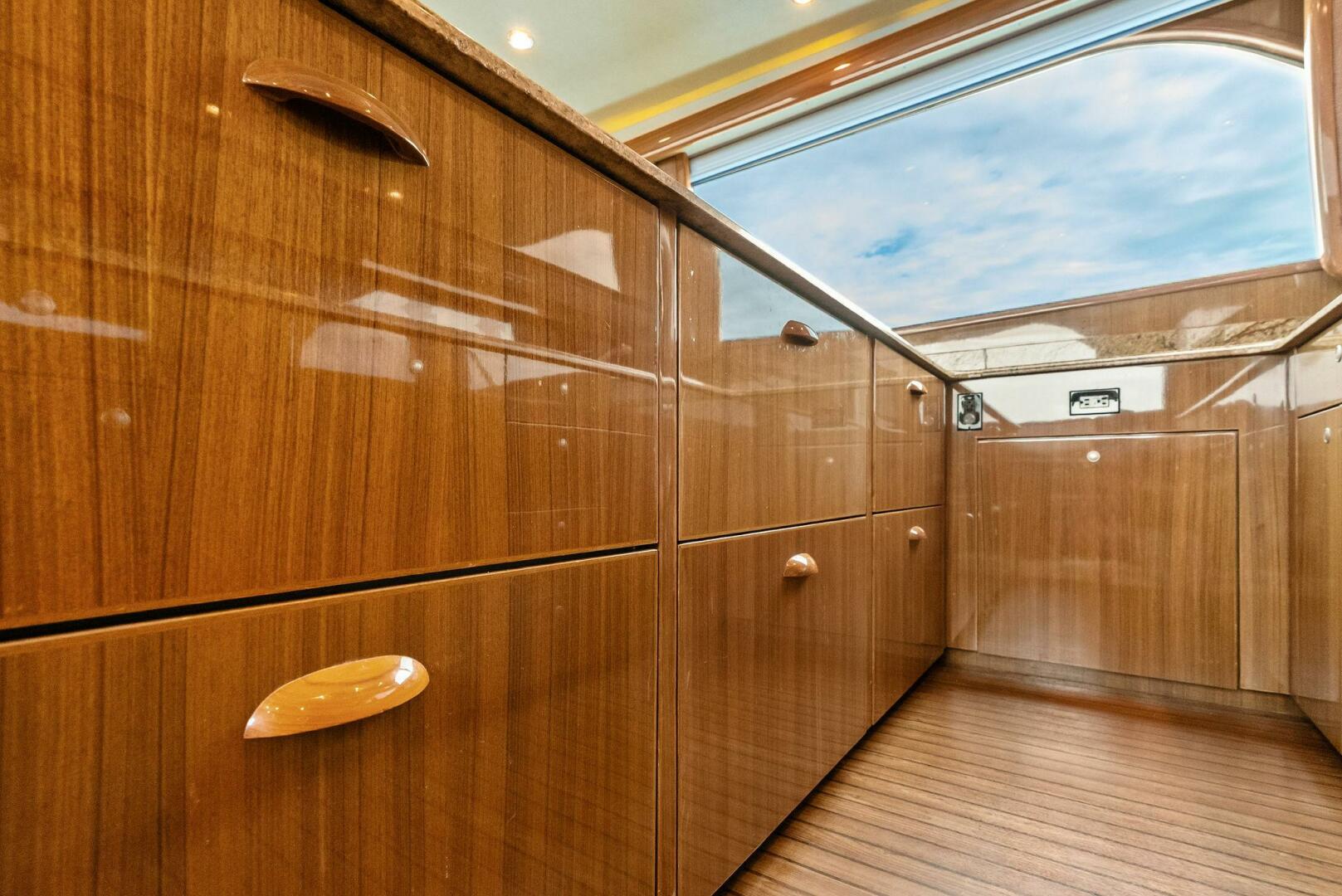 2006 Viking 61 Convertible KNOT ON CALL