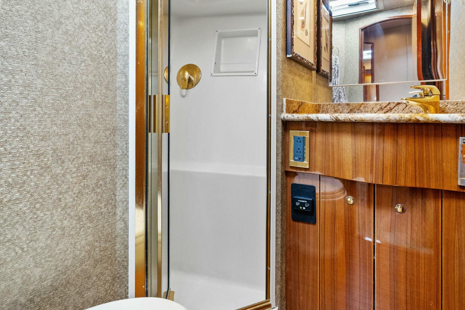2006 Viking 61 Convertible KNOT ON CALL