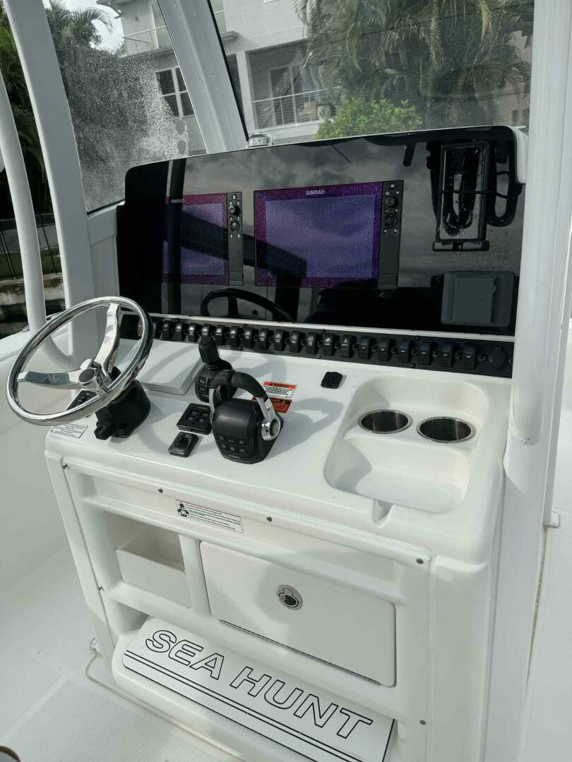 Just A Few Friends II 30ft Sea Hunt Yacht For Sale