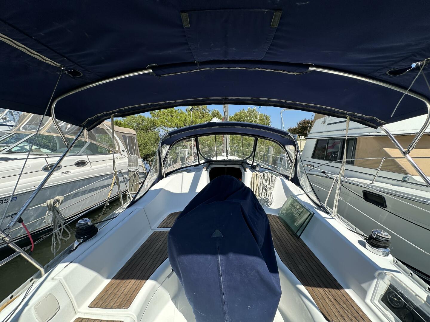 Cool Breeze 33ft Beneteau Yacht For Sale