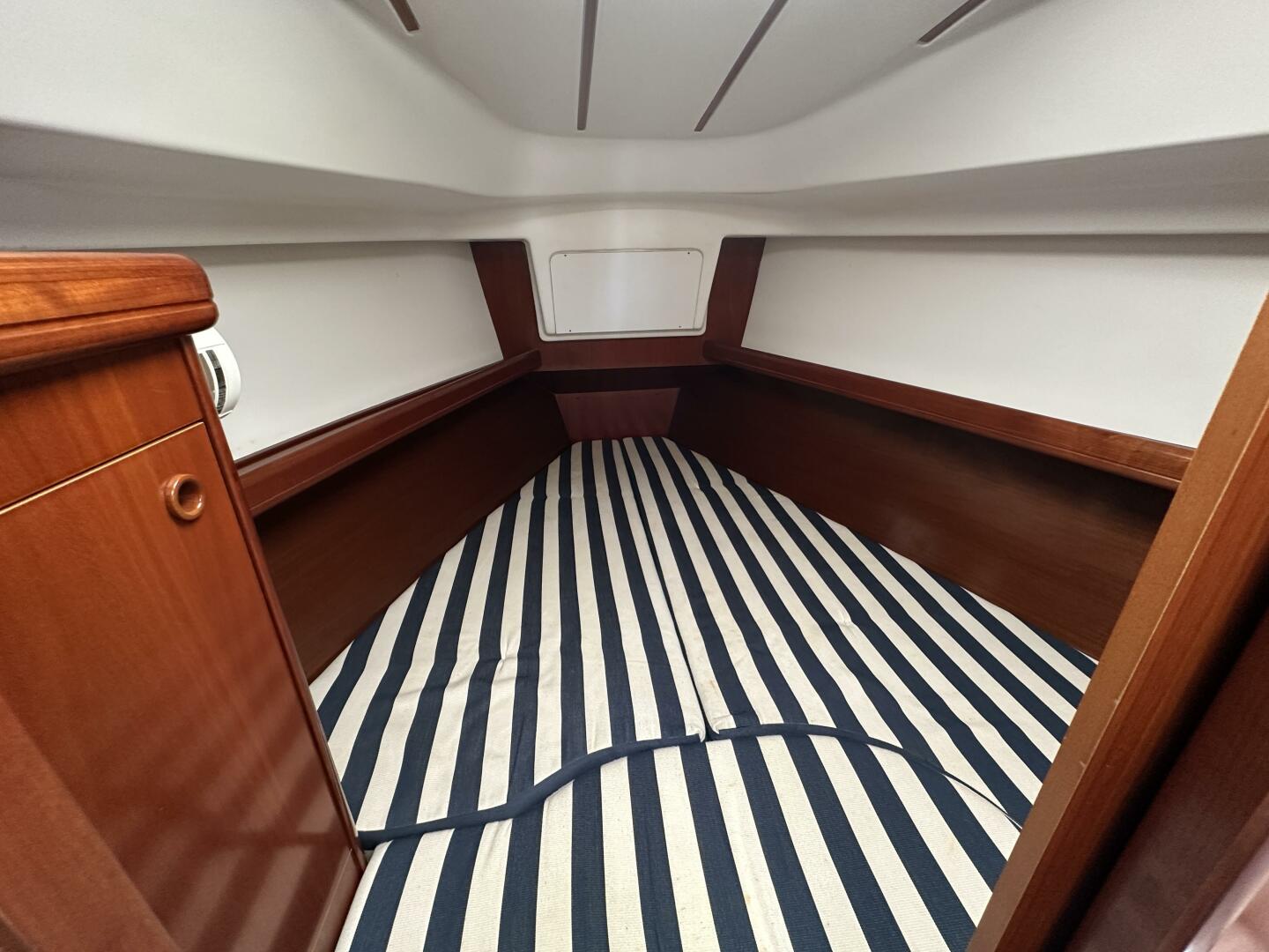 Cool Breeze 33ft Beneteau Yacht For Sale