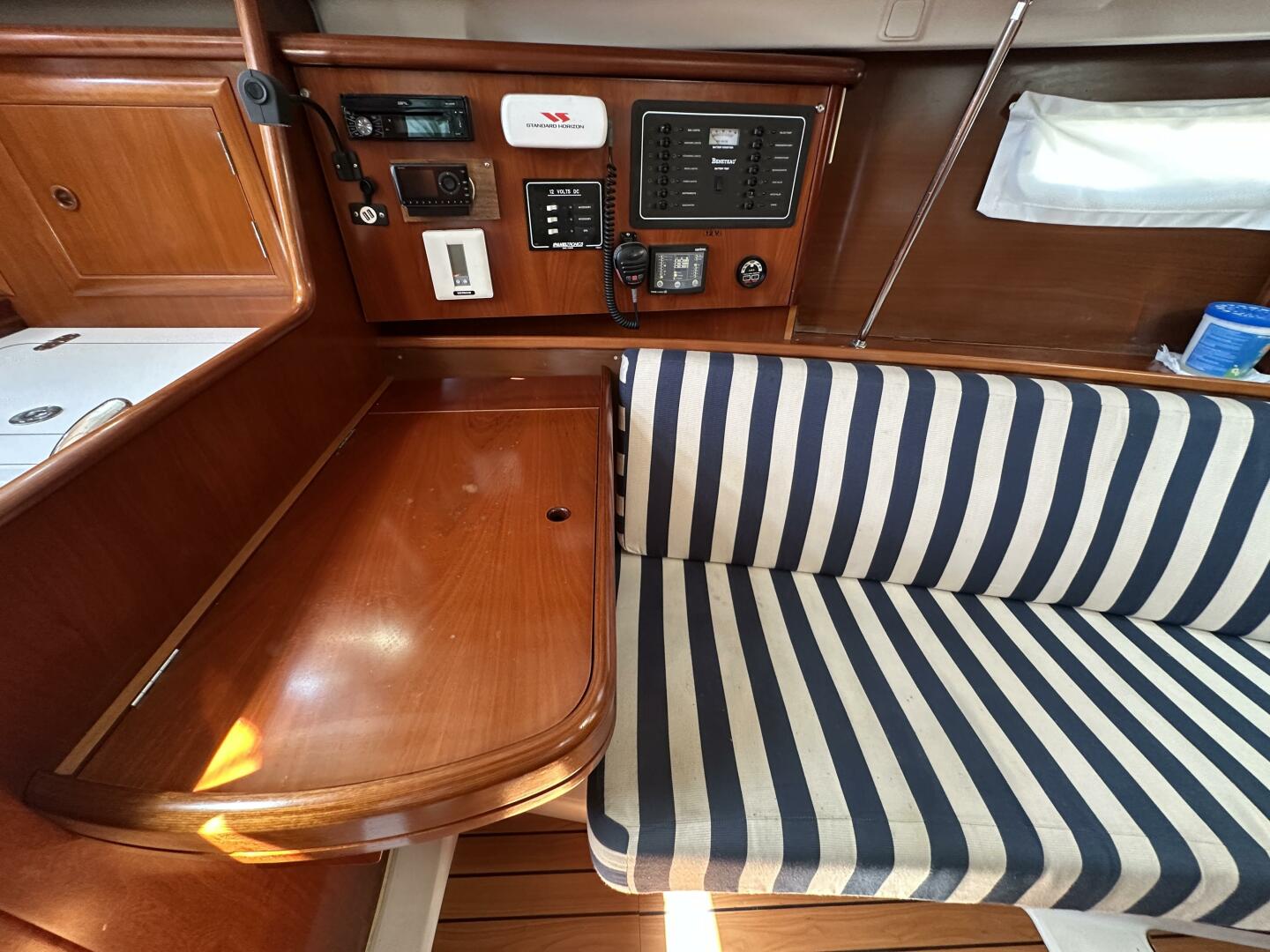 Cool Breeze 33ft Beneteau Yacht For Sale