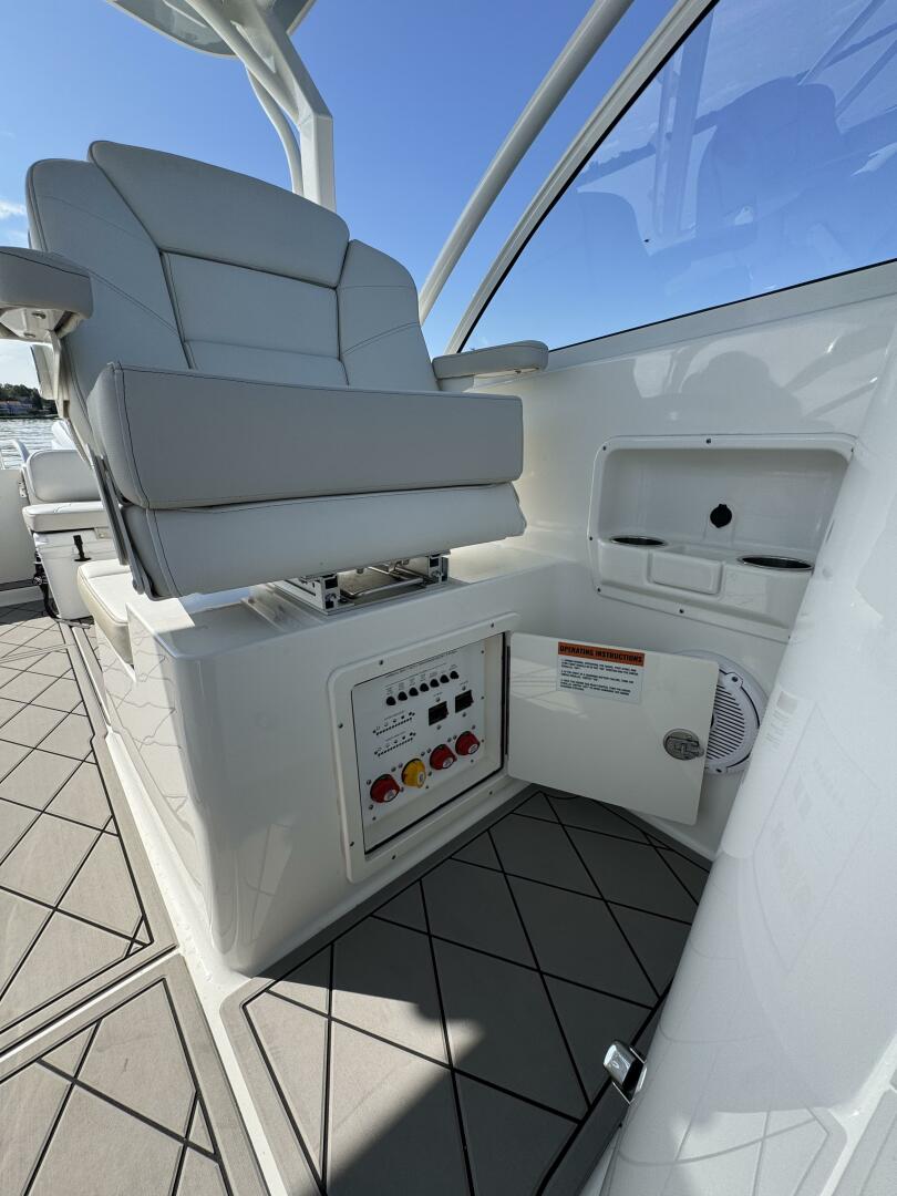 29ft World Cat Yacht For Sale