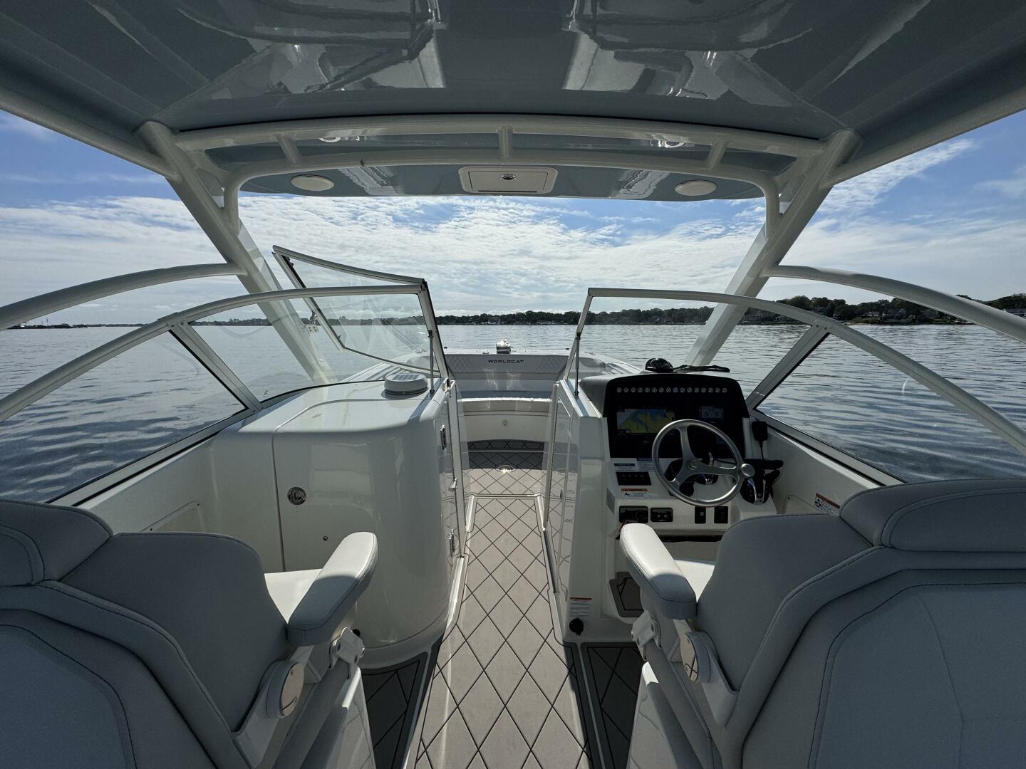 29ft World Cat Yacht For Sale