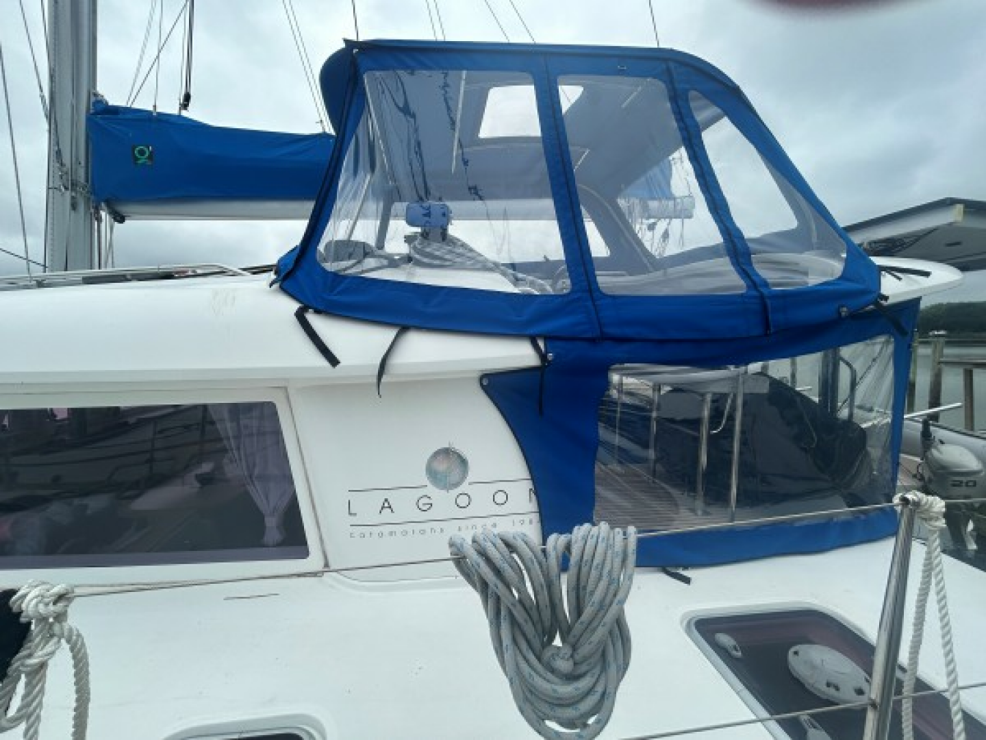 HALLDIS 40ft Lagoon Yacht For Sale