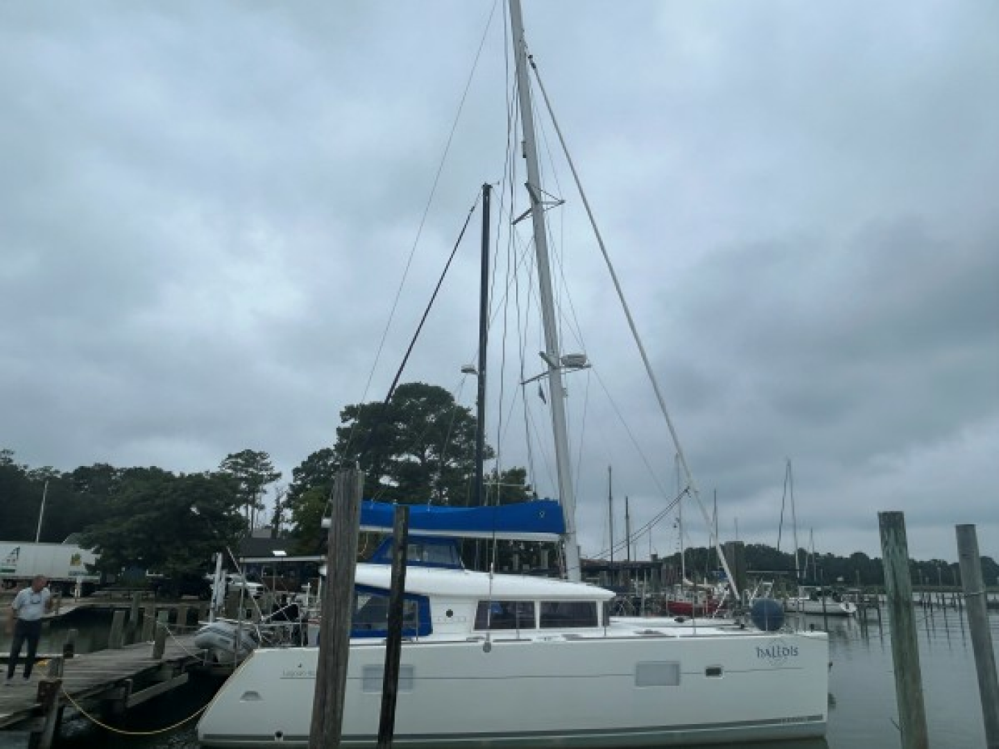 HALLDIS 40ft Lagoon Yacht For Sale