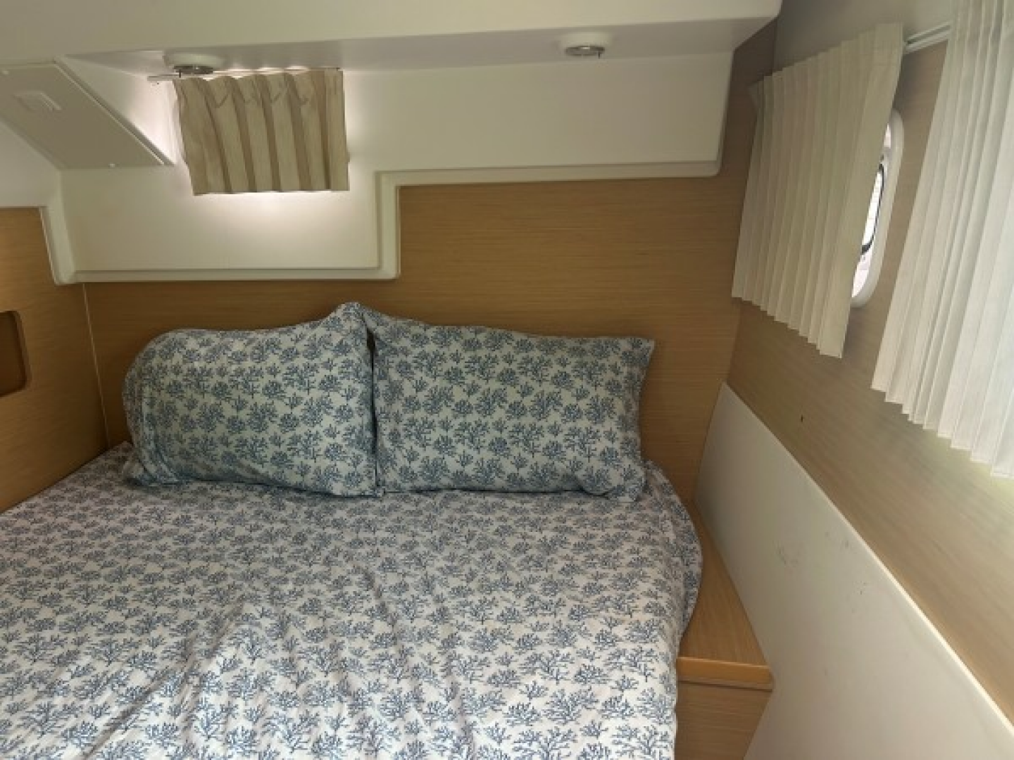 HALLDIS 40ft Lagoon Yacht For Sale