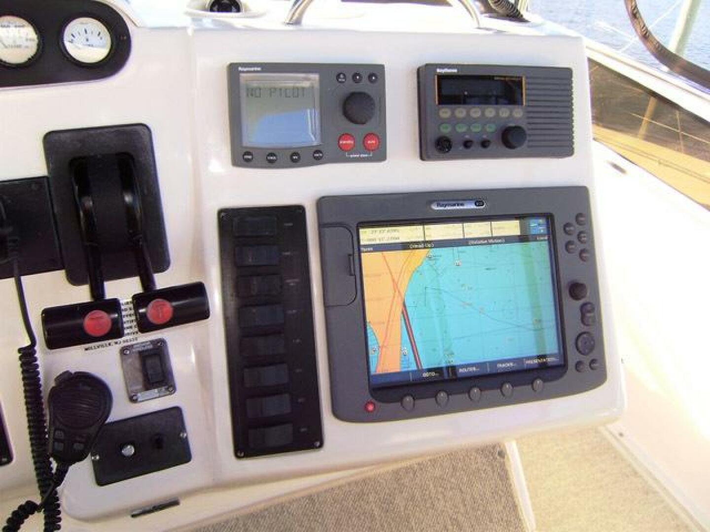 DUNAC S MINNI CONN III 42ft Silverton Yacht For Sale