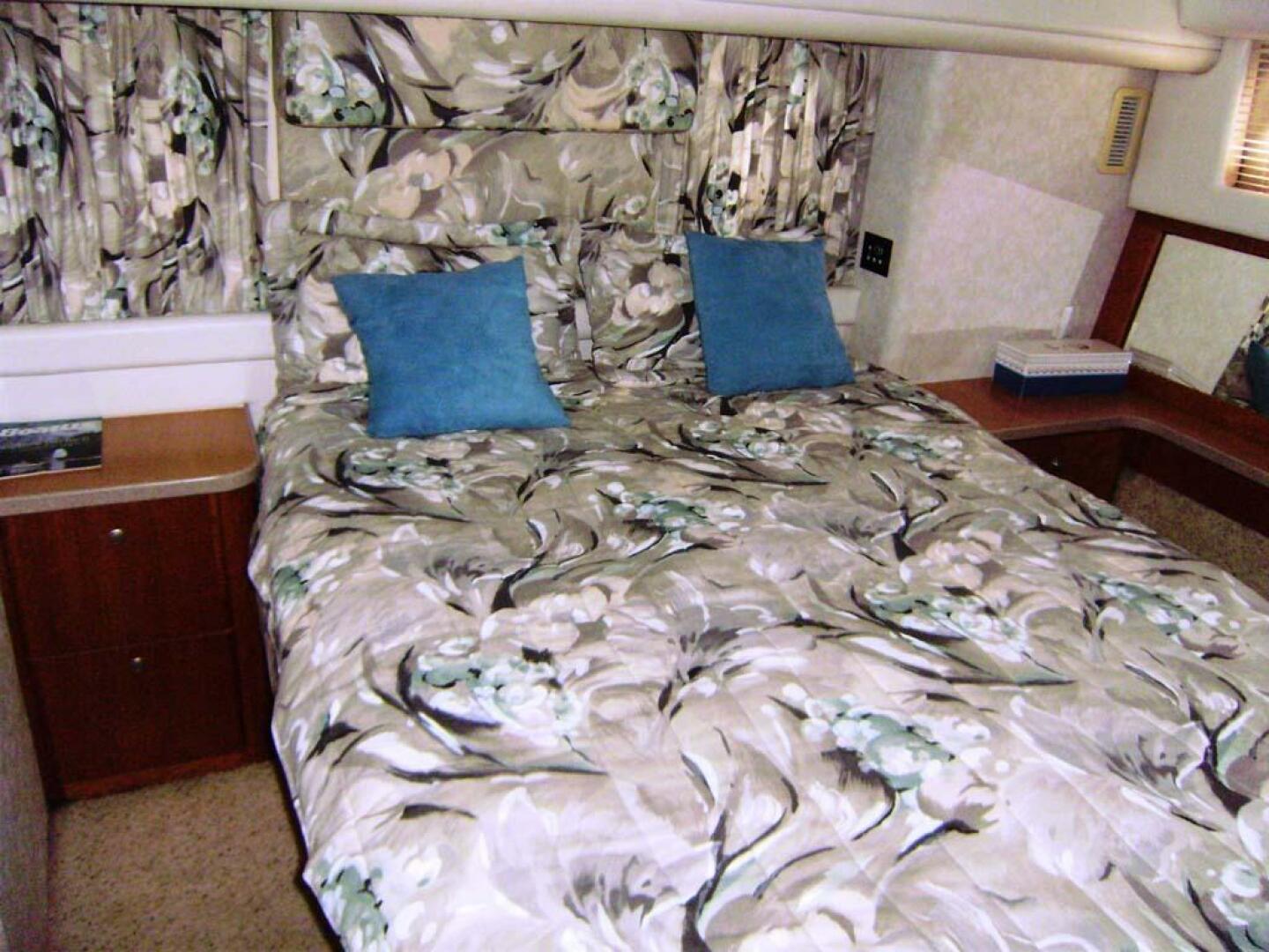 DUNAC S MINNI CONN III 42ft Silverton Yacht For Sale