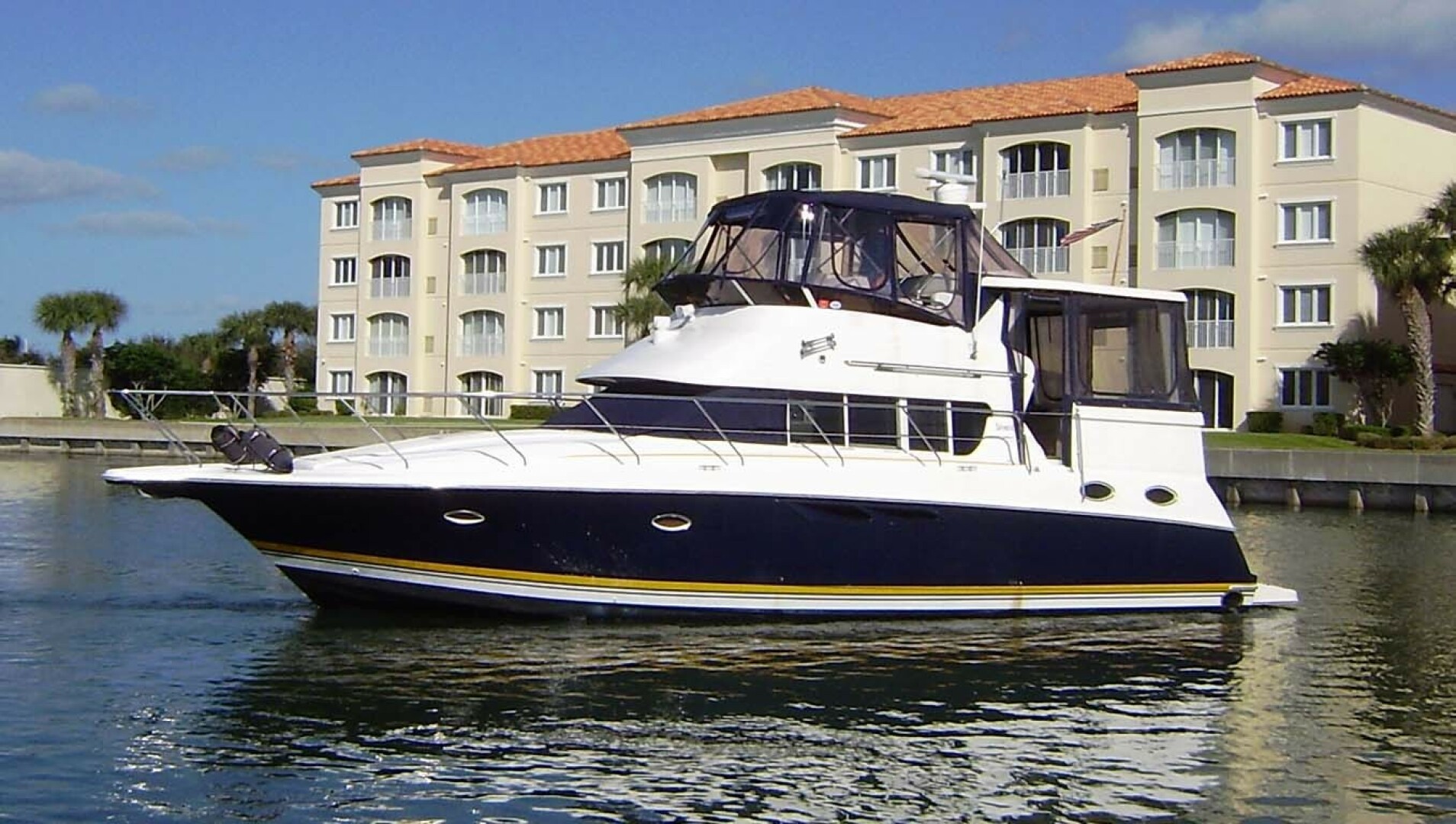 DUNAC S MINNI CONN III 42ft Silverton Yacht For Sale