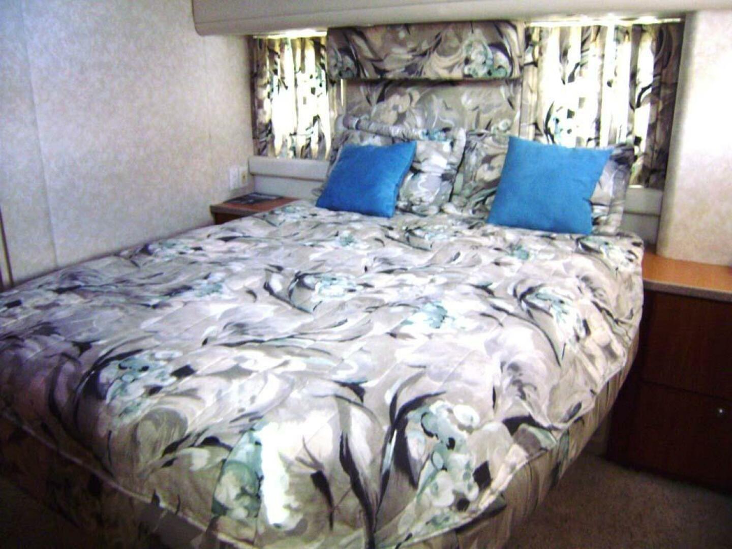 DUNAC S MINNI CONN III 42ft Silverton Yacht For Sale